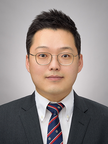 장윤재(학부장) 사진